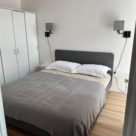 Appartement De La Fontaine A La Tour Du Pin Hyper Centre Parking Prive Eksteriør billede
