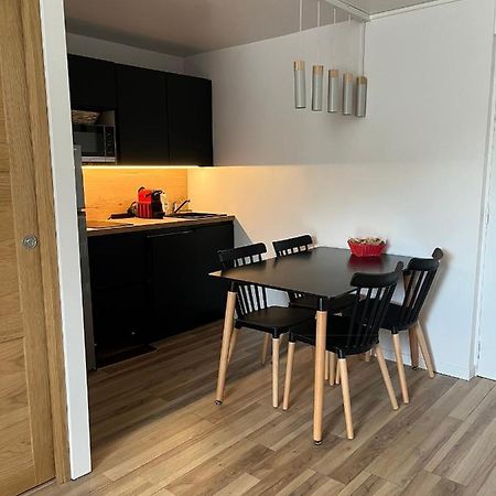 Appartement De La Fontaine A La Tour Du Pin Hyper Centre Parking Prive Eksteriør billede