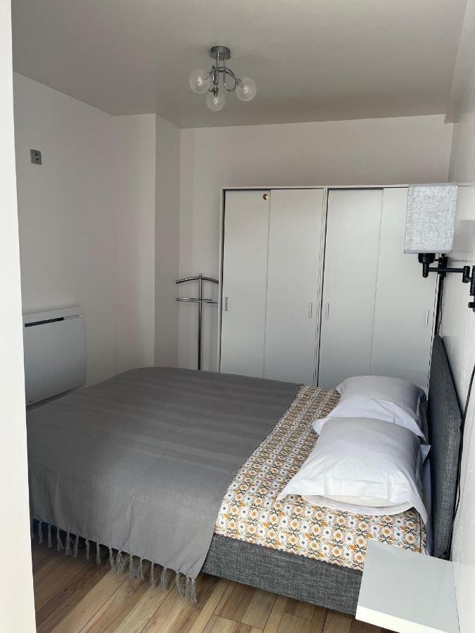 Appartement De La Fontaine A La Tour Du Pin Hyper Centre Parking Prive Eksteriør billede